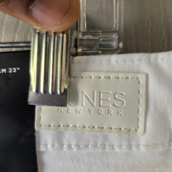 Jones New York Lexington Capri Jeans Sz 12 White Women Sculpt Shaper 34x24 - Picture 13 of 14